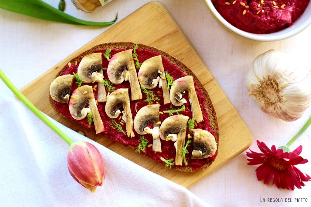 Pane tostato con humus